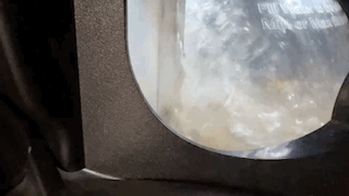 wirująca woda jako sposób na usunięcie z powierzchni i z powietrza zanieczyszczeń